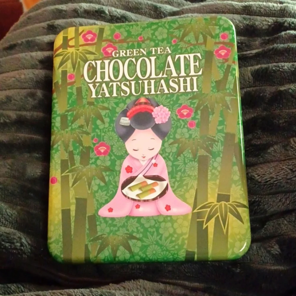 Metal box from Japan with geisha
